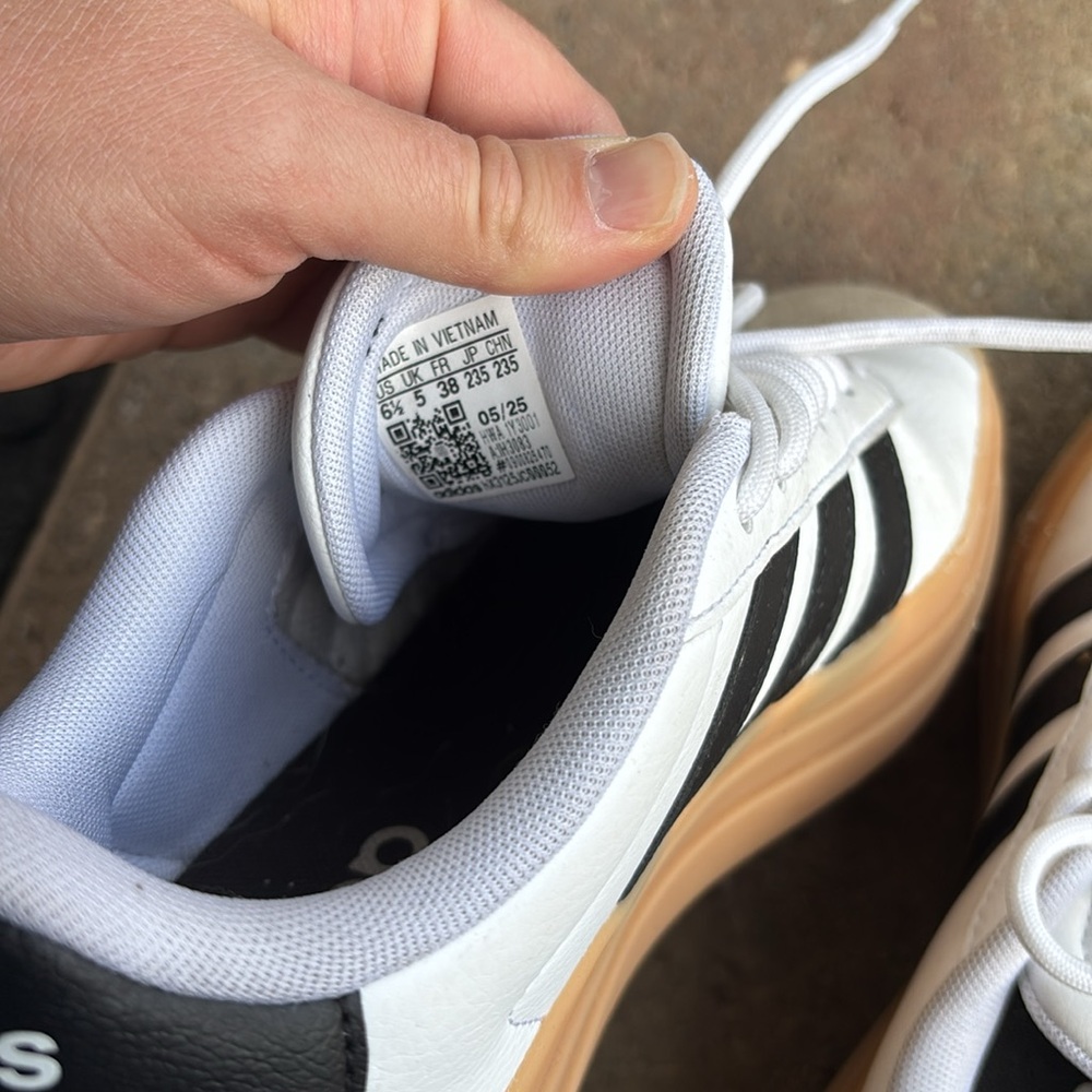 Adidas Women’s White & Black Court-Style Sneakers with Gum Sole - Picture 7 of 8